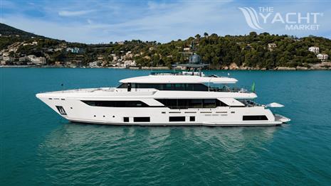 CUSTOM LINE CUSTOM LINE 37 NAVETTA