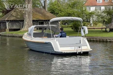 Interboat Intender 820