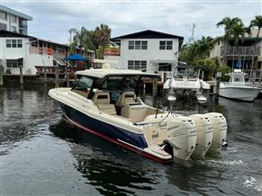 Chris Craft Calypso 35 CP