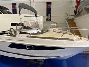 B2 MARINE CAP FERRET 702 SUN DECK