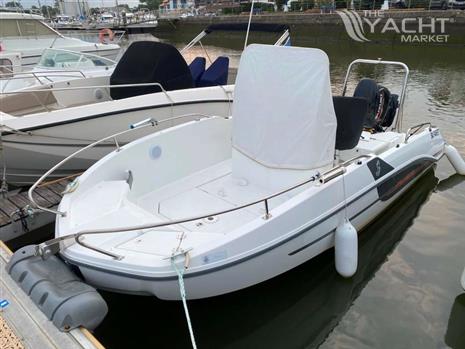 BENETEAU FLYER 5.5 SPACEDECK