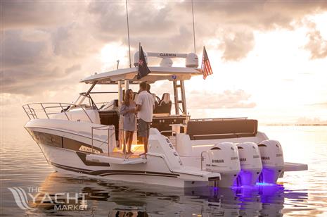 Jeanneau Leader 12.5 WA - 2023 Jeanneau Leader 12.5 WA boat at sunset with Yamaha engines.