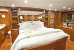 Offshore Voyager 80 - Master Stateroom