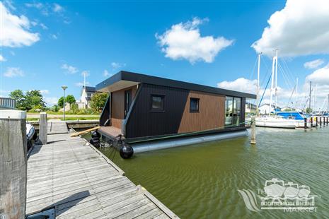 SL Houseboat Marina Den Oever Inclusief Ligplaats