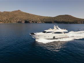 Ferretti Yachts 830