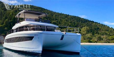 FOUNTAINE PAJOT MY 44