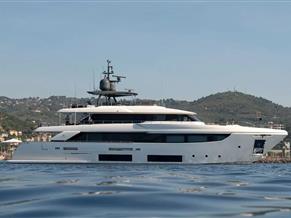 Ferretti Custom Line Navetta 33