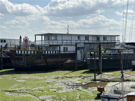 Lighter Barge Houseboat - Exterior