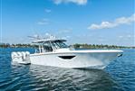 Pursuit S 428 Sport