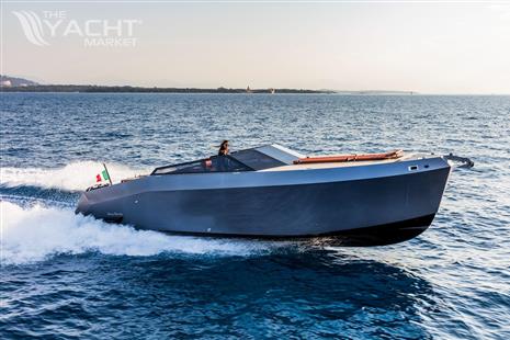Mazu Yachts 38 - Side