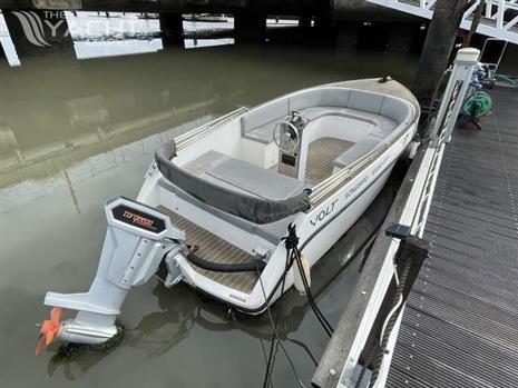 VISION MARINE TECHNOLOGIES VOLT 180