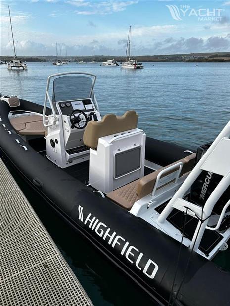 Highfield 700 Sport RIB - Rear quarter profile