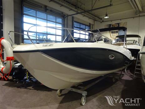 QUICKSILVER QUICKSILVER ACTIV 675 SUNDECK