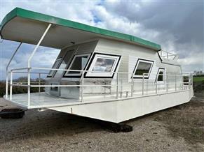 CUSTOM HOUSEBOAT WITH ENGINE