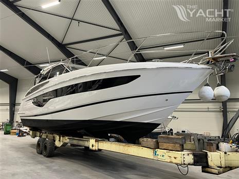 Princess Yachts V40