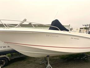 BOSTON WHALER OUTRAGE 220