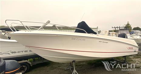 BOSTON WHALER OUTRAGE 220