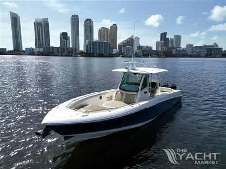 Boston Whaler 350 Outrage