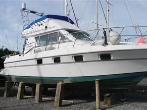 Cruisers Yachts 3380 Esprit