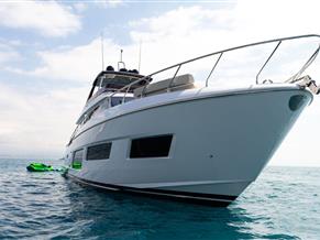 Ferretti Yachts 670