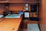 Jeanneau Sun Dream 28 - Nav station