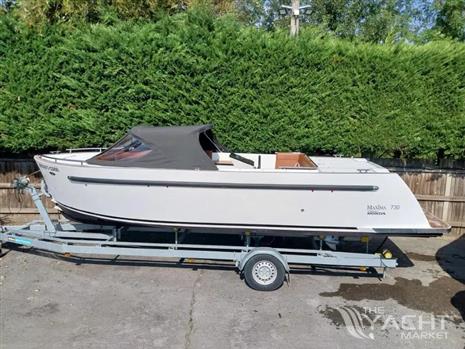 Maxima boats 730