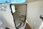 Sea Ray 220 Sundeck - Head