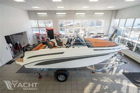 TRIDENT BOATS TRIDENT 640 SUNDECK