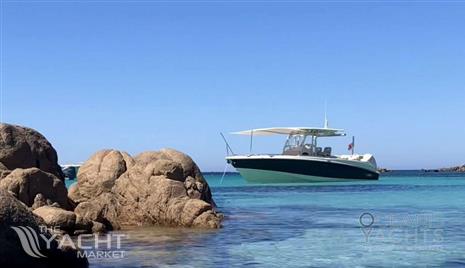 BOSTON WHALER OUTRAGE 320