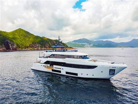 Custom Line Navetta 33