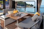 Jeanneau Merry Fisher 1095 - Jeanneau Merry Fisher 1095 - saloon table and seats