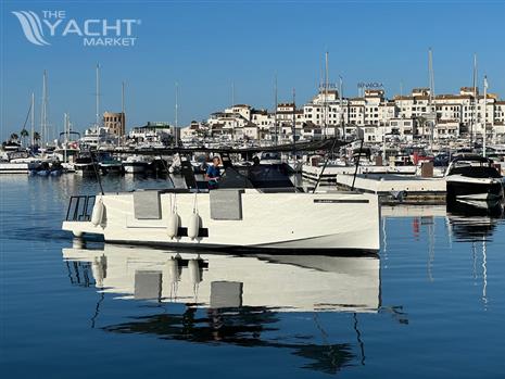 De Antonio Yachts D33