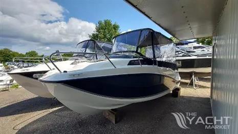 Quicksilver Activ 555 Cabin