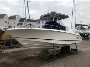 Boston Whaler 230 Outrage