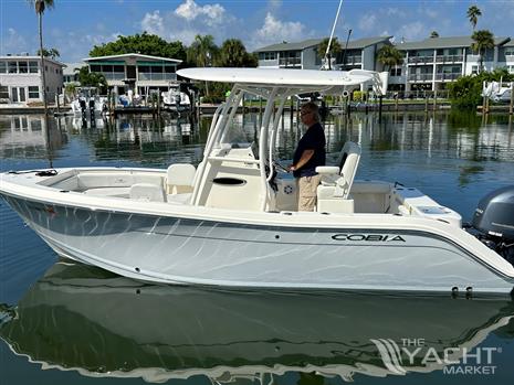 Cobia 220 Center Console