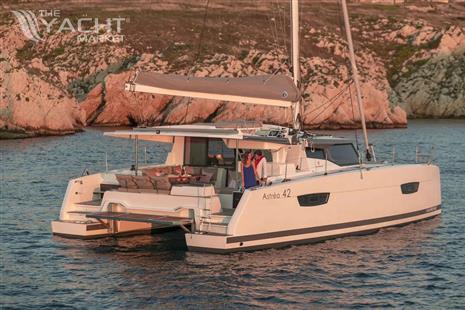 FOUNTAINE PAJOT ASTREA 42