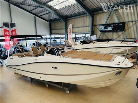 QUICKSILVER QUICKSILVER ACTIV 755 SUNDECK