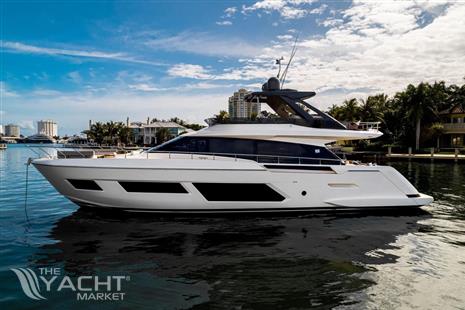 Ferretti Yachts 670