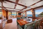 Benetti Legend 85