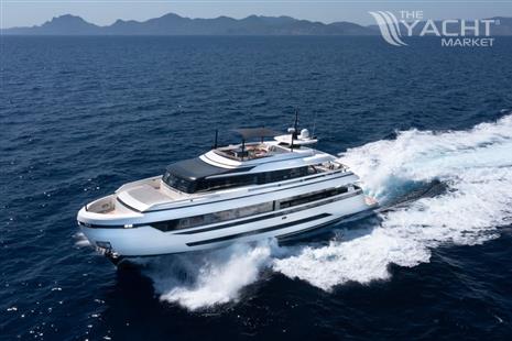 Isa Yachts Extra 93