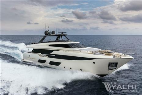 Ferretti Yachts 920