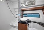 Jeanneau Merry Fisher 1095 Flybridge - Jeanneau Merry Fisher 1095 Flybridge - toilet and shower compartment