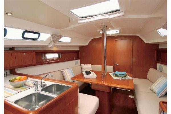 2010 Beneteau