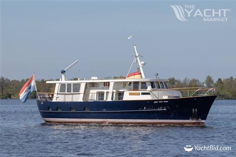 Feadship Canoe Stern