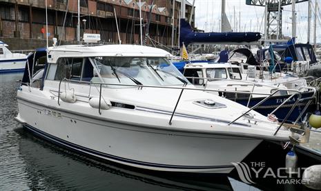 Nimbus 27 Coupe - Alongside Starboard Hull side