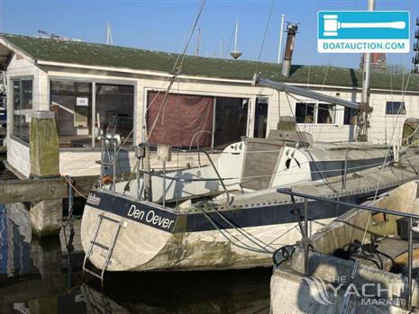 CUSTOM CABIN SAILBOAT 900