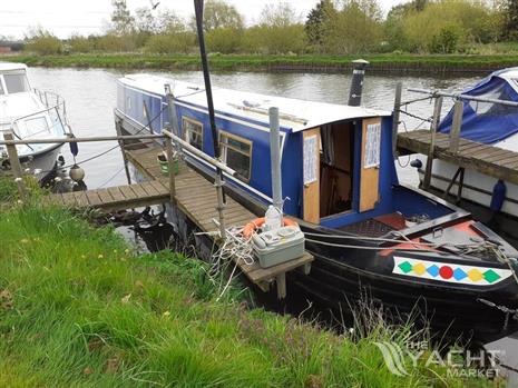 Hine Narrowboats 48ft Narrowboat called Flotily