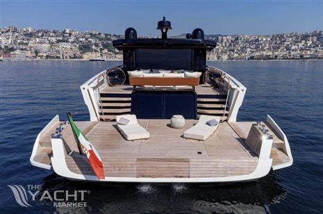 Evo Yachts V8
