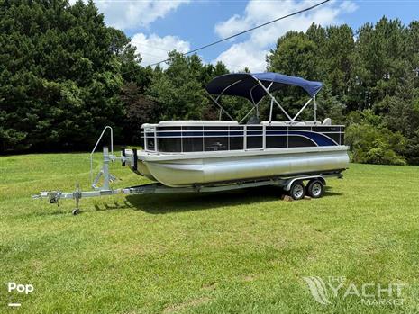 Bennington 22SS - 150HP Yamaha New Motor
