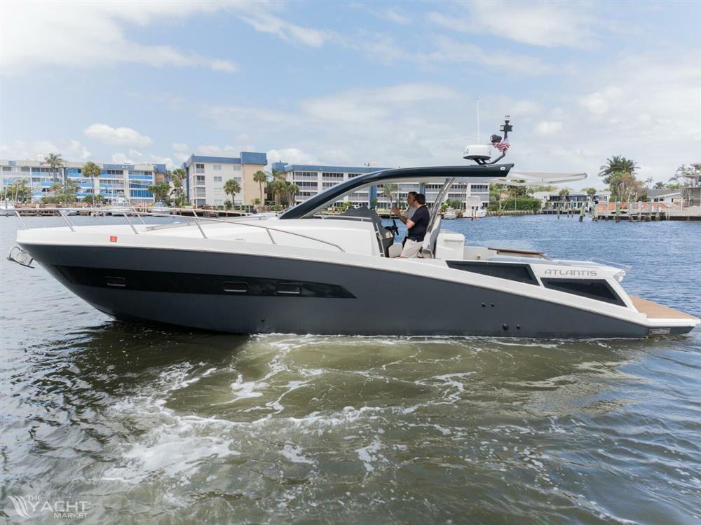 2011 Azimut